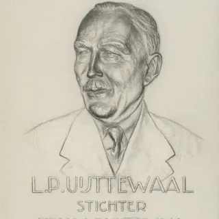 Plaquette voor Leendert Uijttewaal (1888–1943), oprichter van L.P. Uijttewaal N.V. De plaquette werd in 1954 aangeboden door het gezamenlijke personeel ter gelegenheid van het 25-…